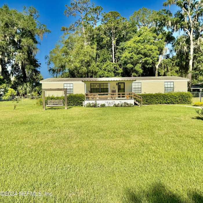 photo 1: 105 GEORGE Avenue, Interlachen FL 32148