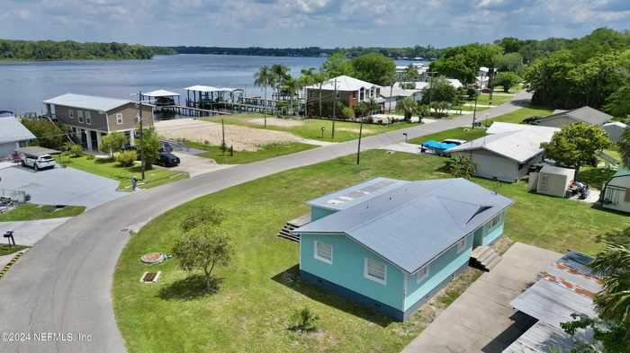 photo 1: 163 BEECHERS POINT Drive, Welaka FL 32193