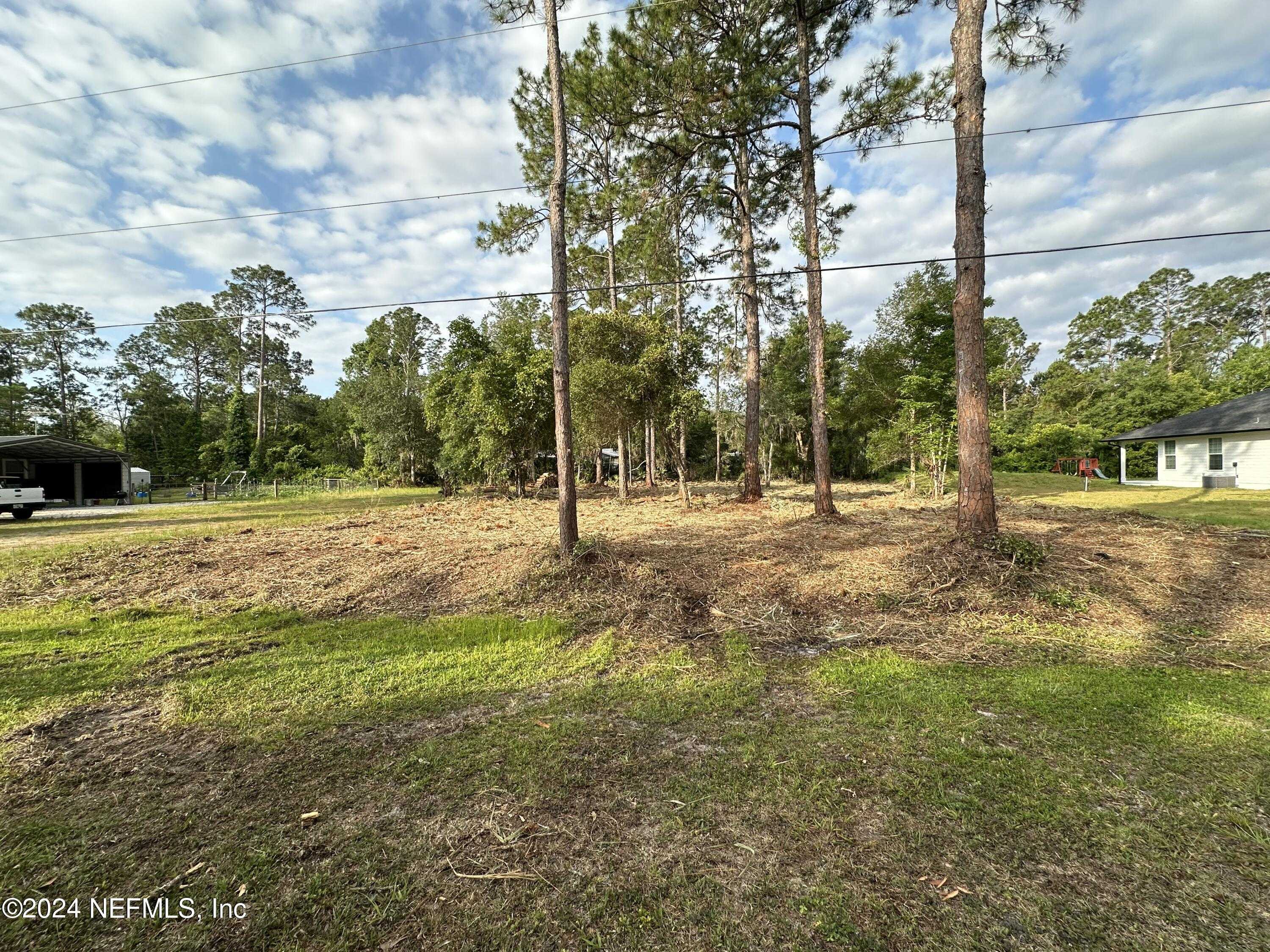 photo 1: 111 E GRANDVIEW Drive, East Palatka FL 32131