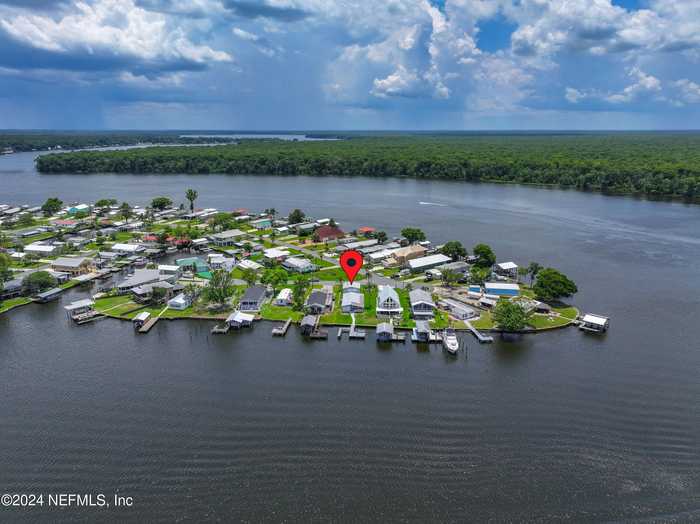 photo 1: 199 SPORTSMAN Drive, Welaka FL 32193