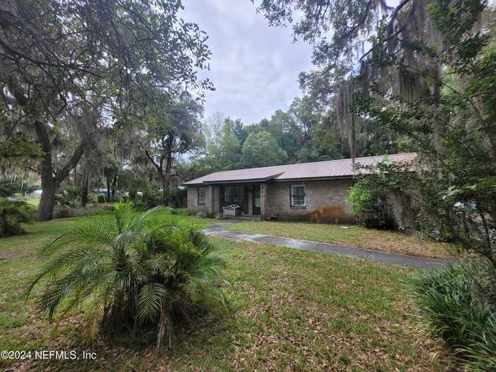 photo 1: 901 PALMETTO Street, Welaka FL 32193