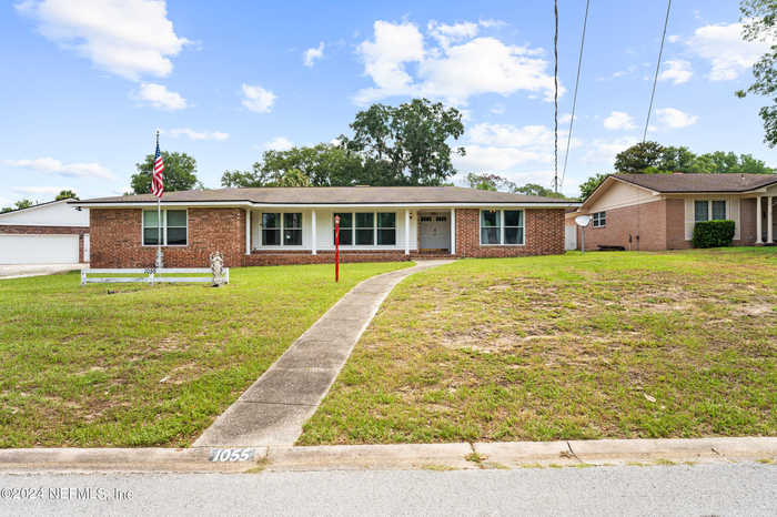 photo 1: 1055 PARKRIDGE Circle W, Jacksonville FL 32211