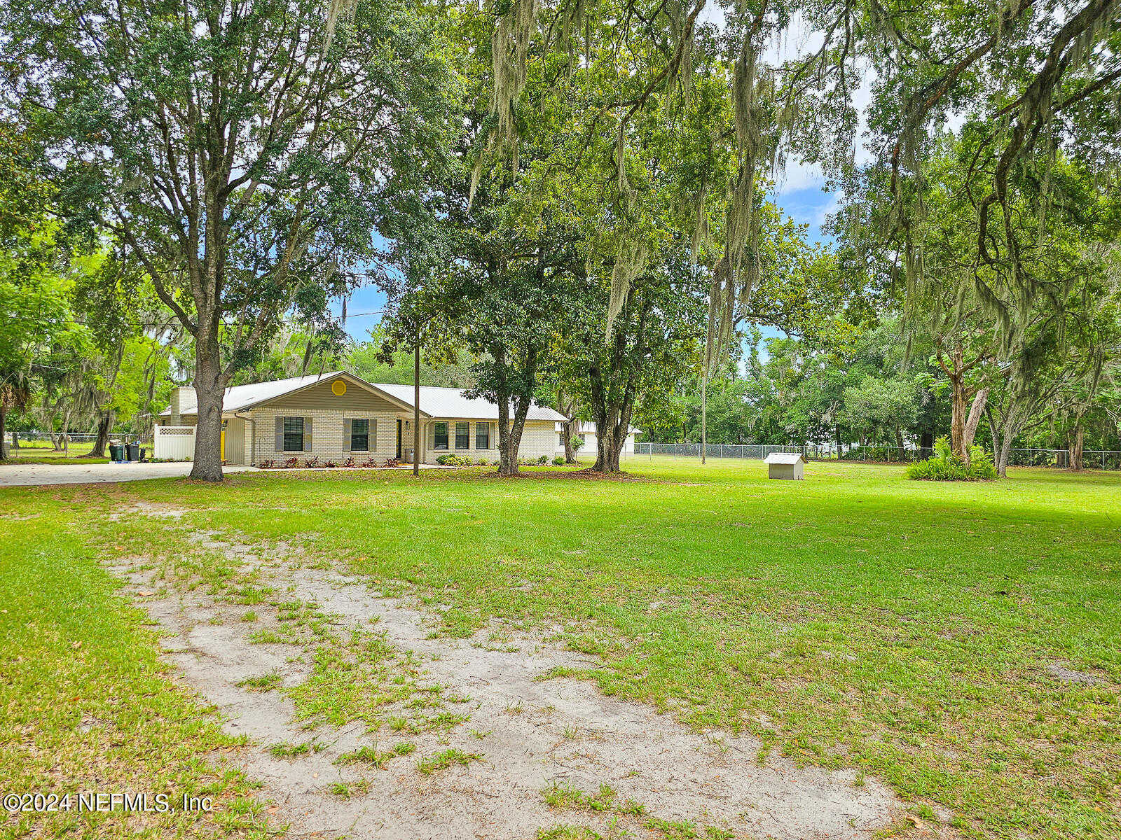 photo 2: 6064 SILVER LAKE Drive, Palatka FL 32177