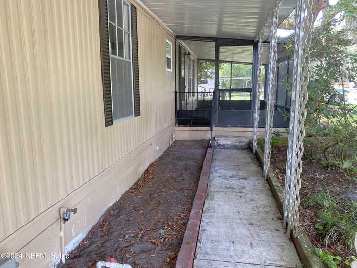 photo 2: 402 COVE Drive, Satsuma FL 32189