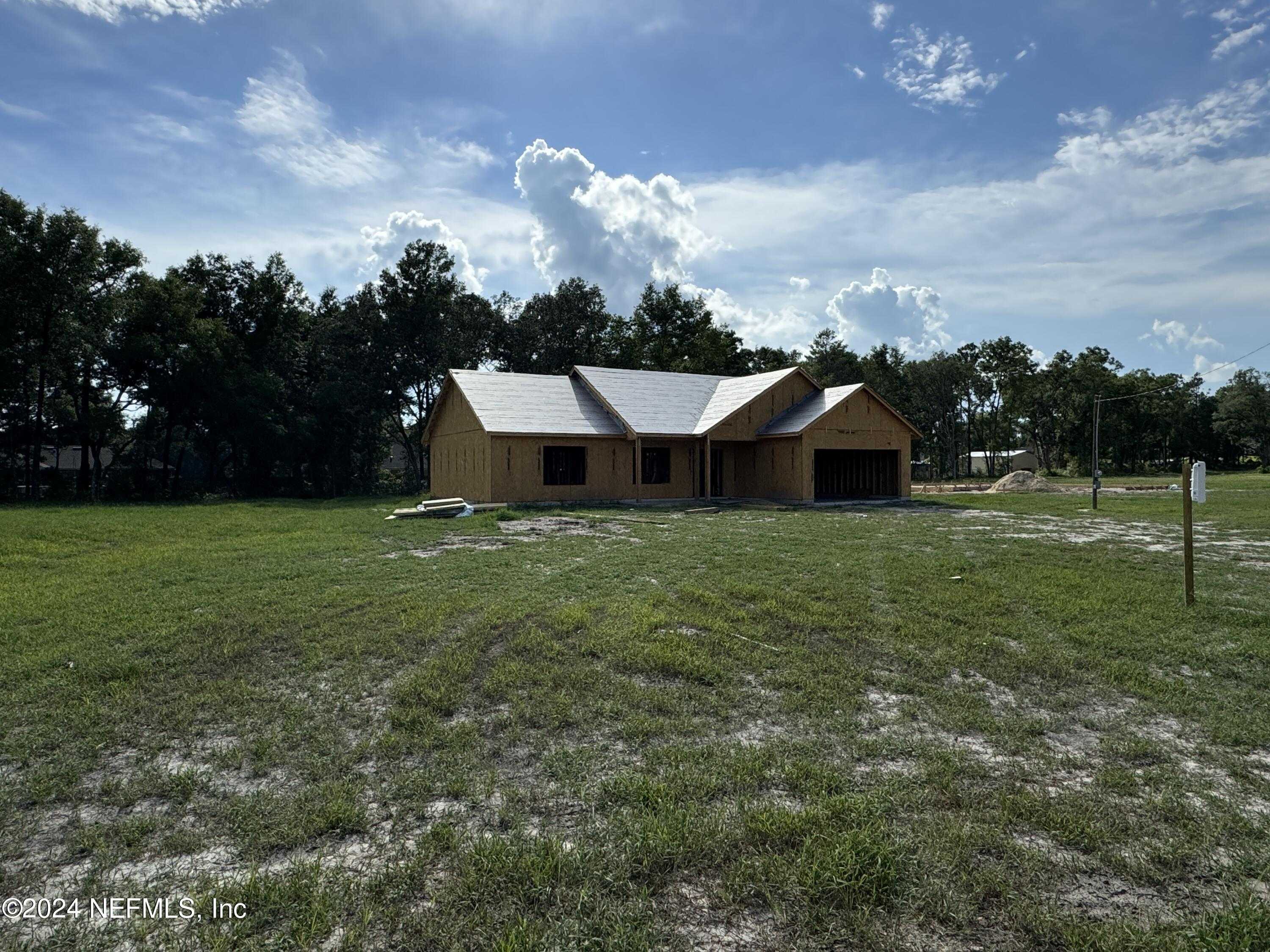 photo 1: 4920 SE 10TH Place, Keystone Heights FL 32656