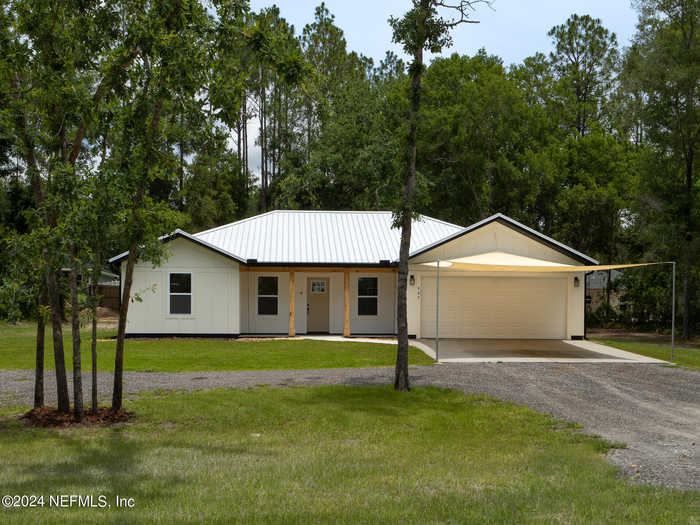 photo 1: 945 SE 50TH Street, Keystone Heights FL 32656