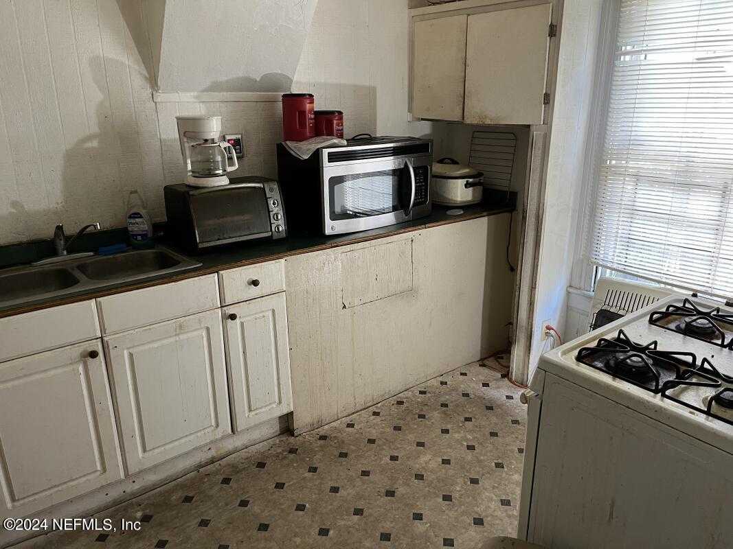 photo 3: 1222 HUBBARD Street, Jacksonville FL 32206