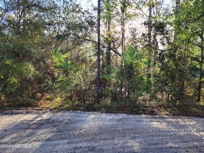 photo 1: 6208 HUNTER Avenue, Keystone Heights FL 32656