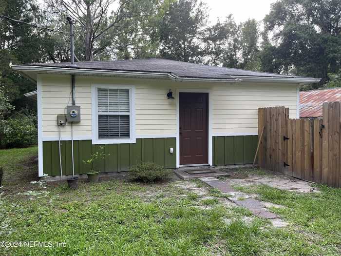 photo 1: 24064 GROVE Street, Lawtey FL 32058