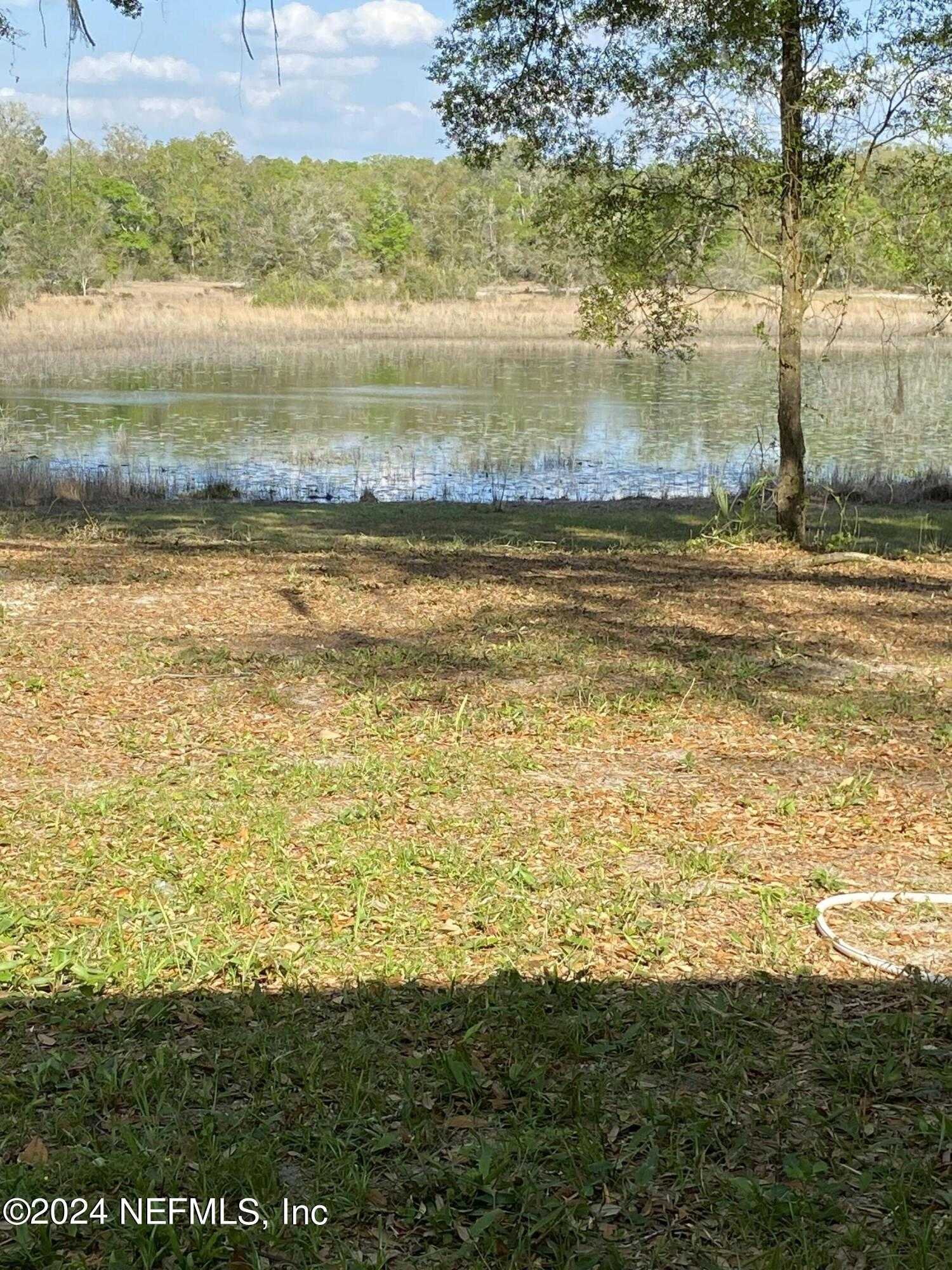 photo 2: 256 PUTNAM LOOP Road, Melrose FL 32666