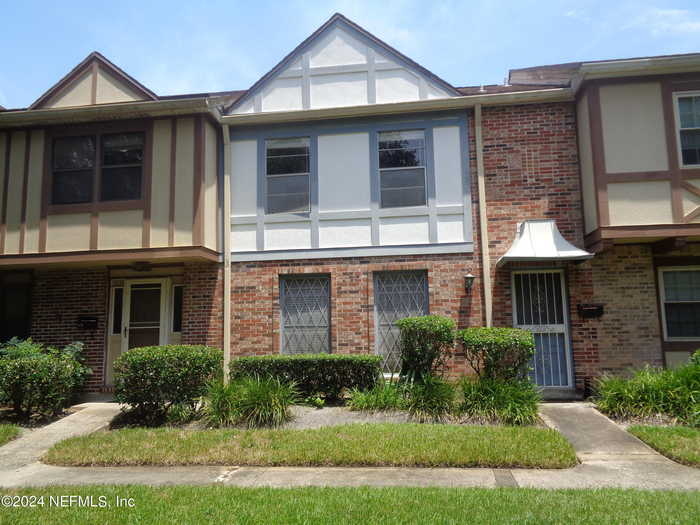 photo 1: 8150 SUTTON Place N, Jacksonville FL 32217