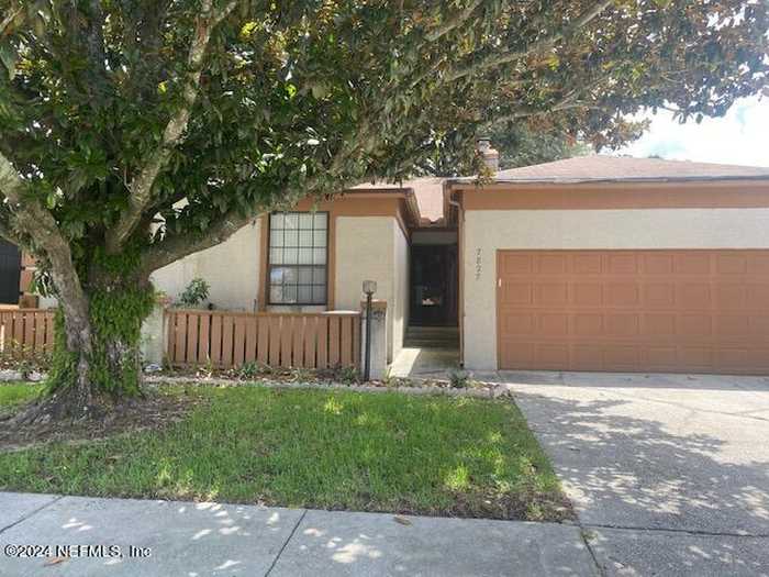 photo 1: 7827 FAWN VALLEY Lane, Jacksonville FL 32256