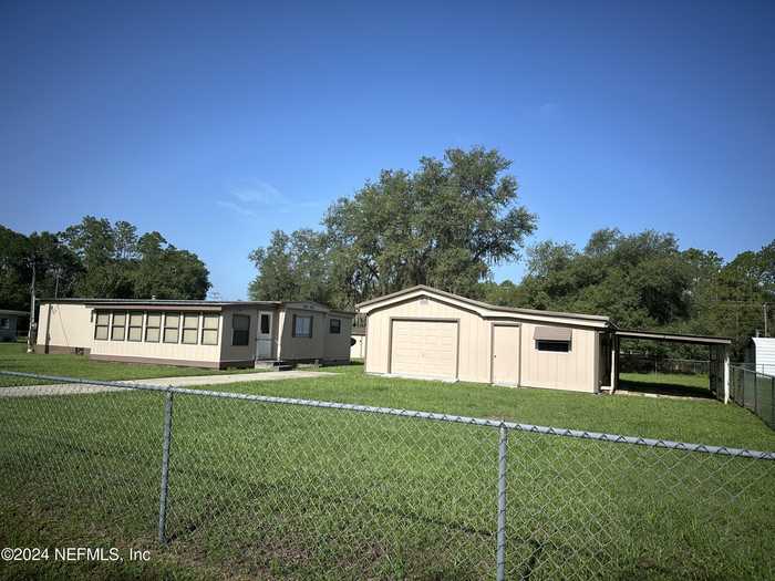 photo 1: 105 CHEROKEE Avenue, Interlachen FL 32148