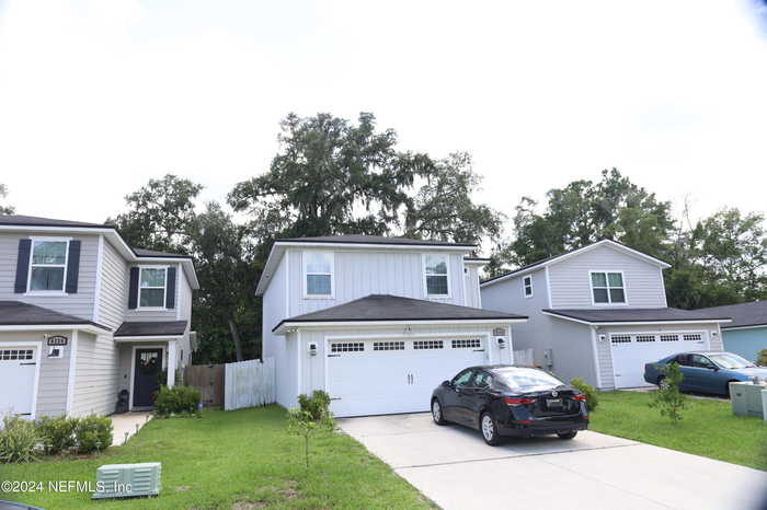 photo 2: 8318 HIGHFIELD Avenue, Jacksonville FL 32216