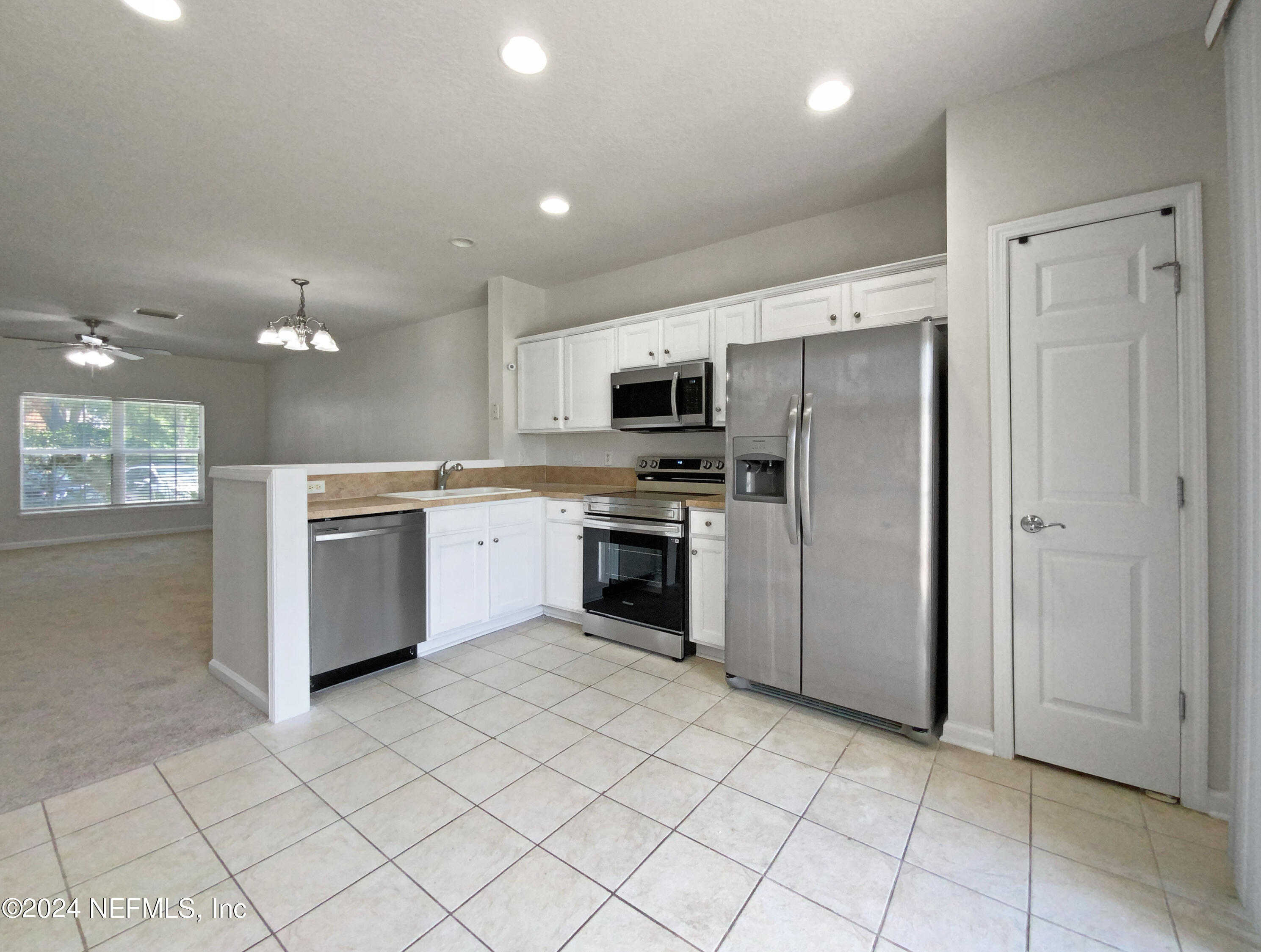 photo 2: 6810 ARCHING BRANCH Circle, Jacksonville FL 32258