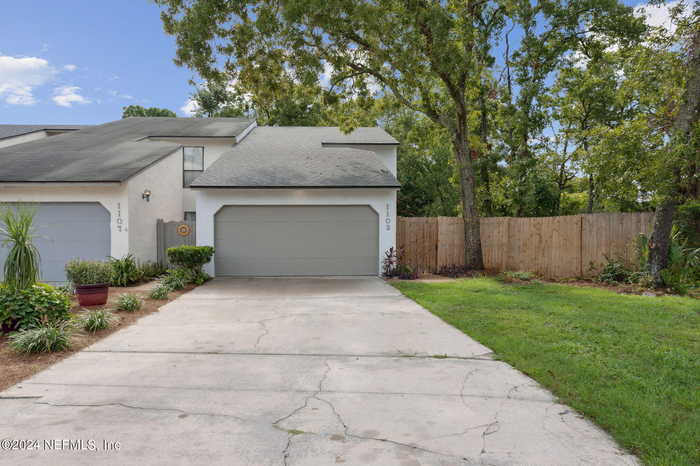 photo 2: 1103 ROMAINE Circle E, Jacksonville FL 32225