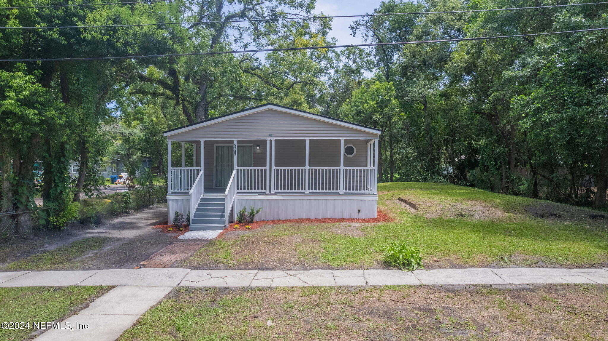 photo 3: 5747 CARVER Circle, Jacksonville FL 32208