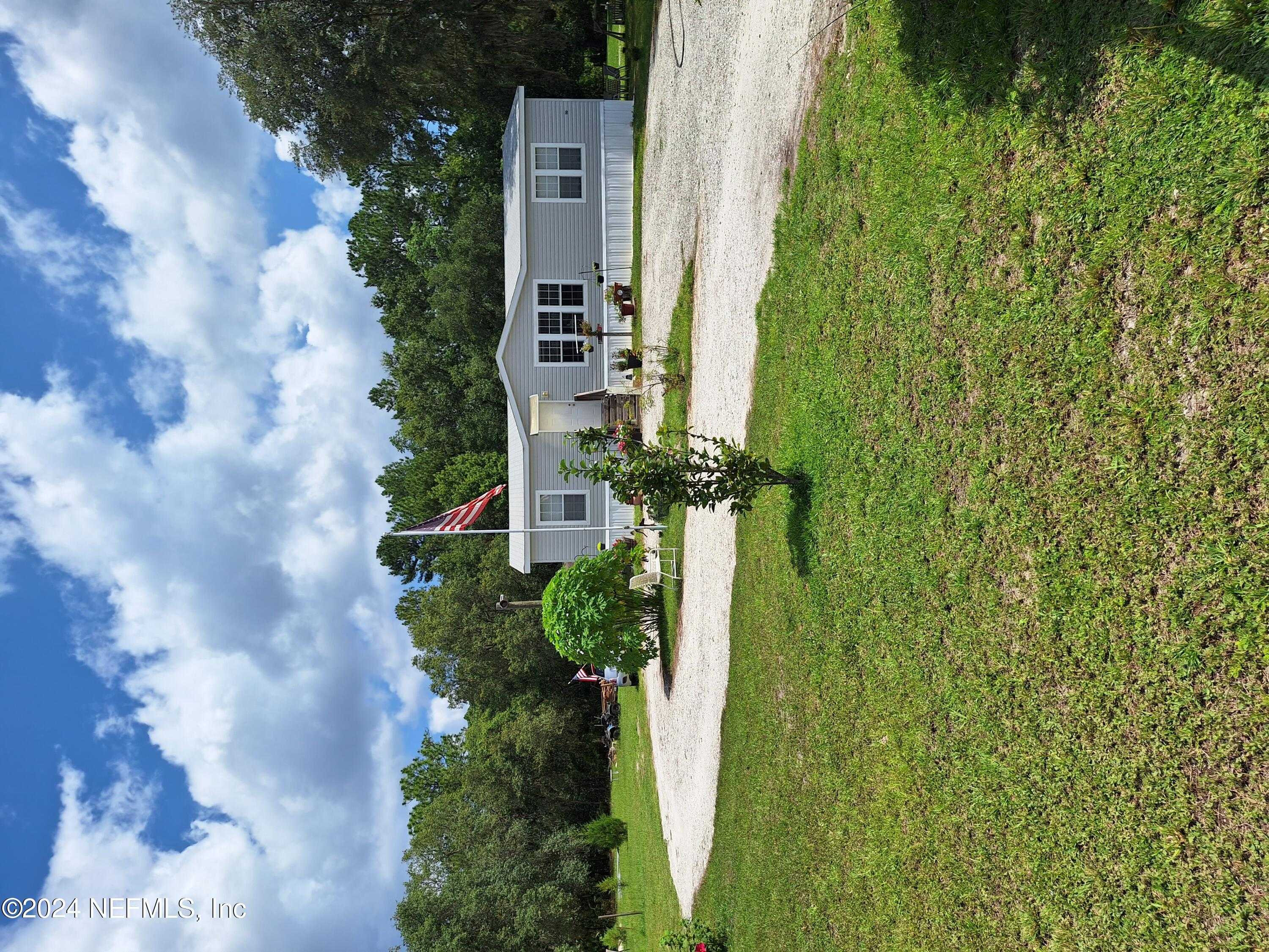 photo 1: 110 DARBY Drive, Palatka FL 32177