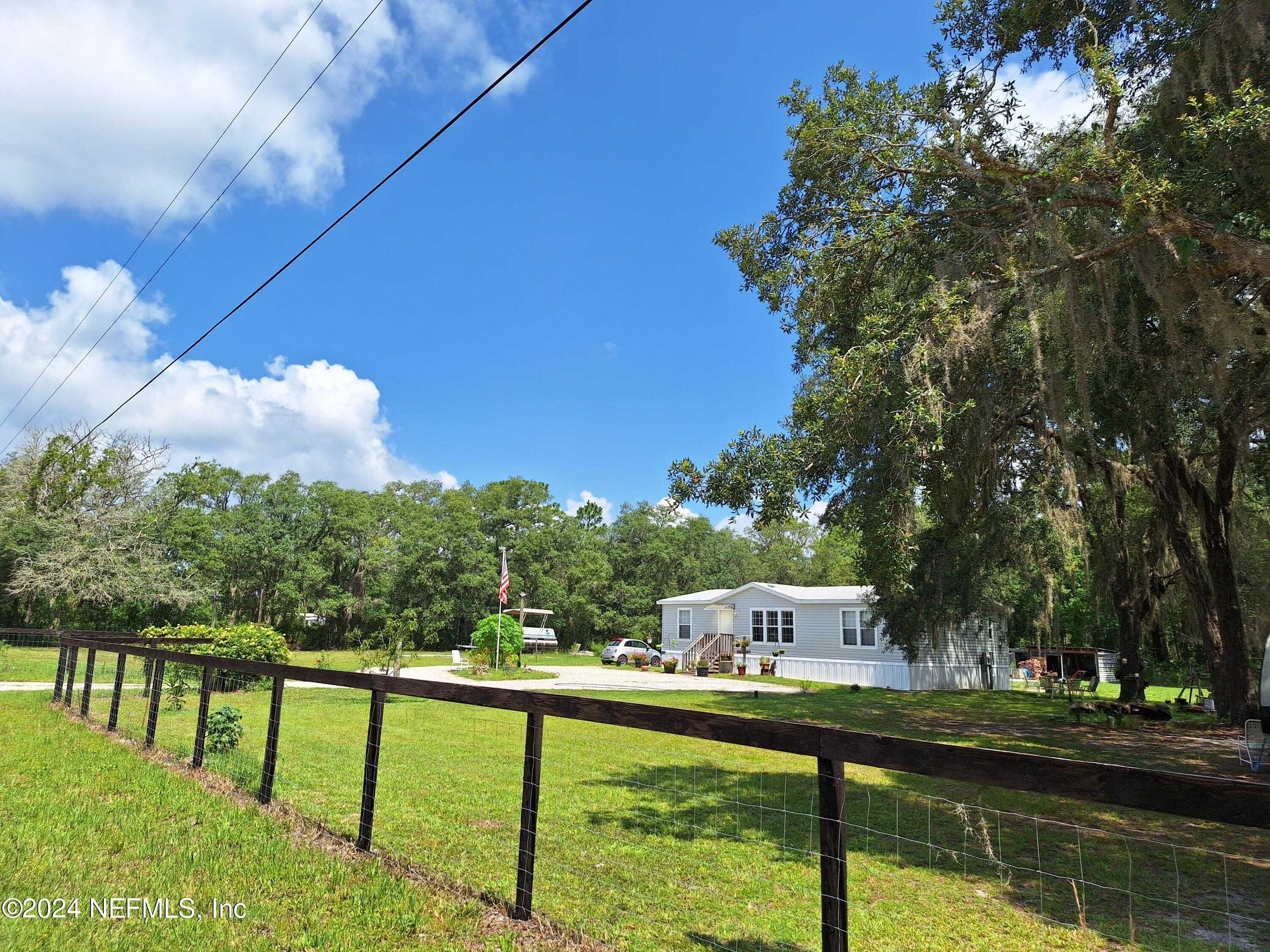 photo 3: 110 DARBY Drive, Palatka FL 32177