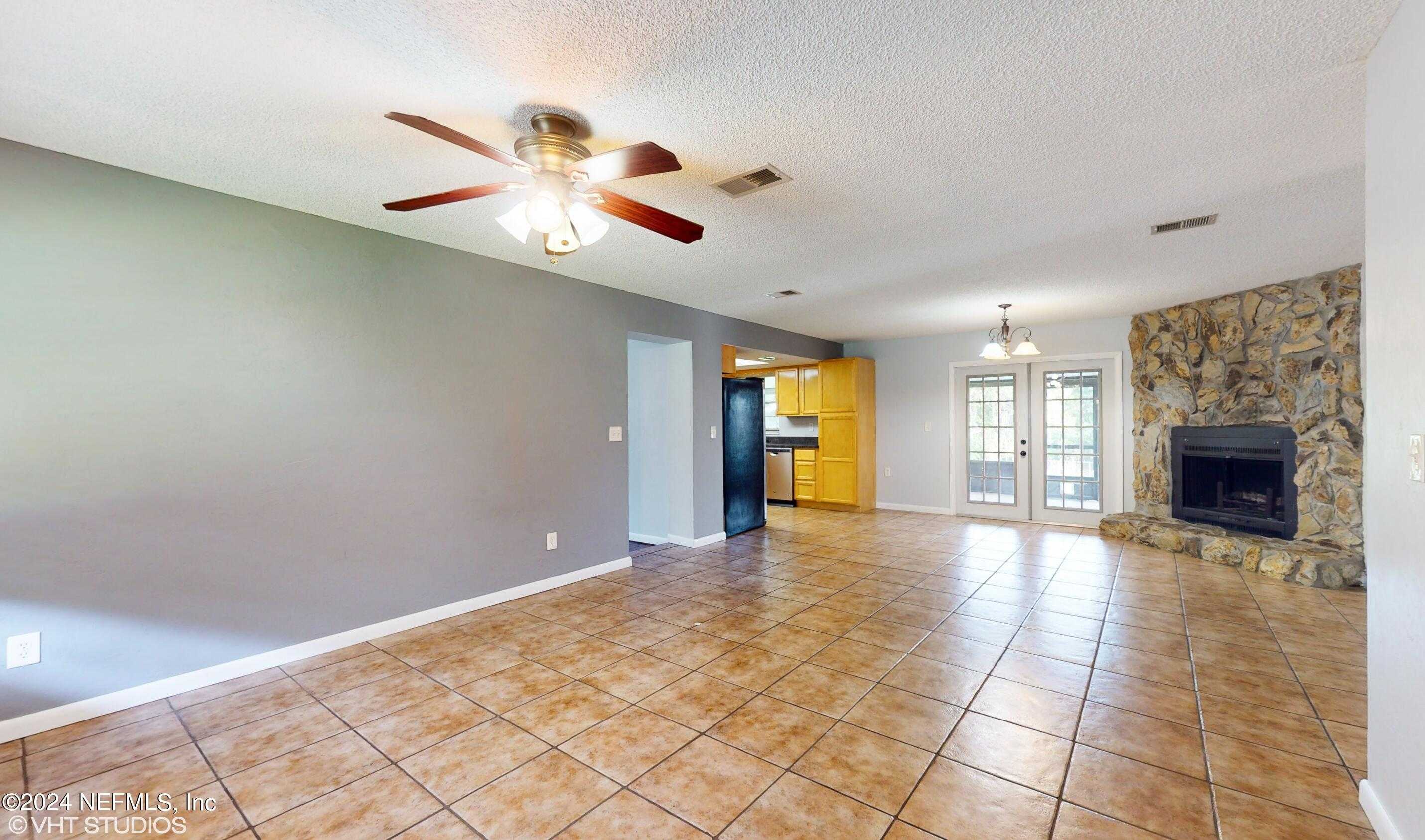 photo 3: 107 CYPRESS Drive, East Palatka FL 32131