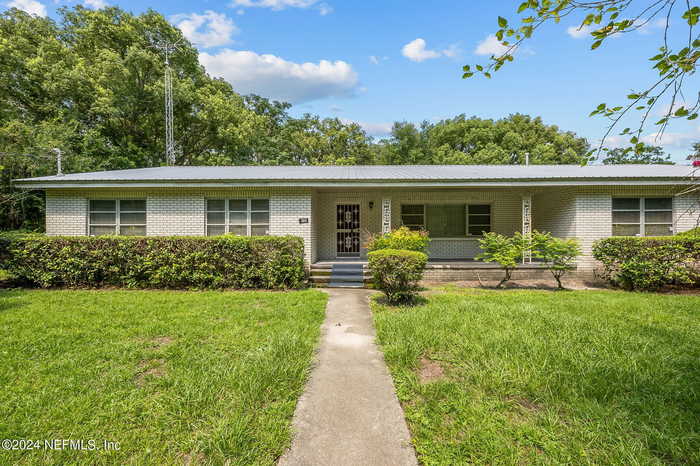 photo 1: 201 CEDAR Avenue, Palatka FL 32177