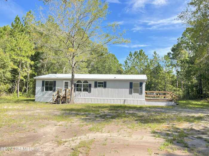 photo 2: 833 NE 218TH Street, Lawtey FL 32058