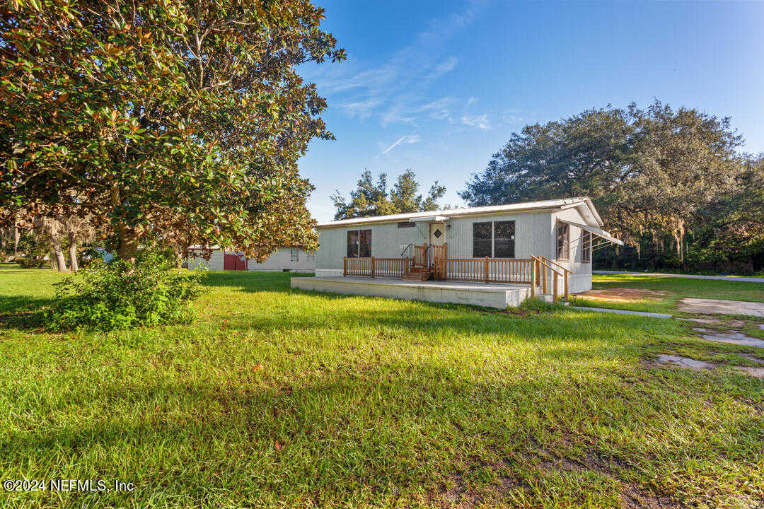 photo 2: 120 REAVES Avenue, Interlachen FL 32148