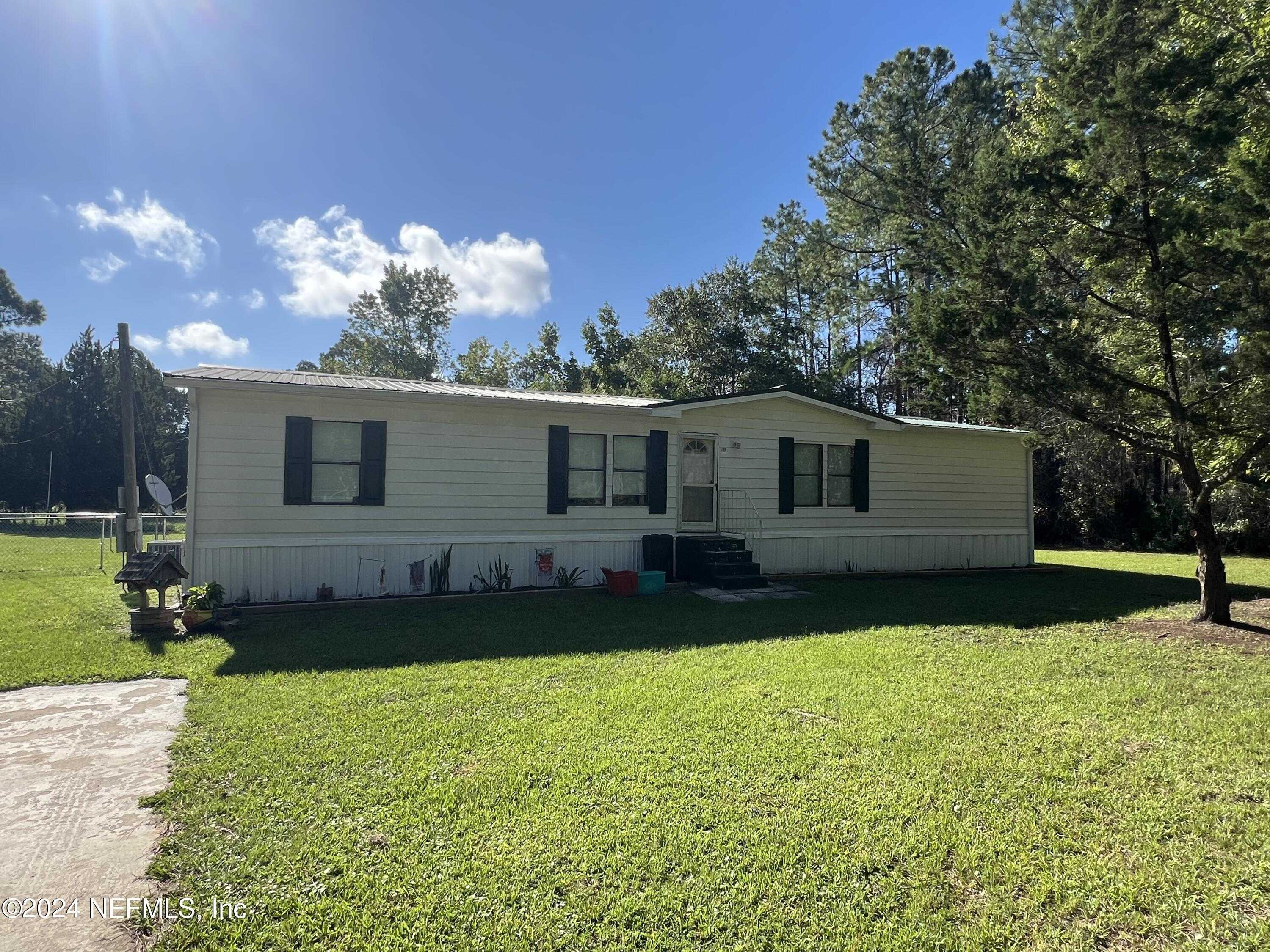 photo 1: 120 BARRACUDA Drive, Palatka FL 32177