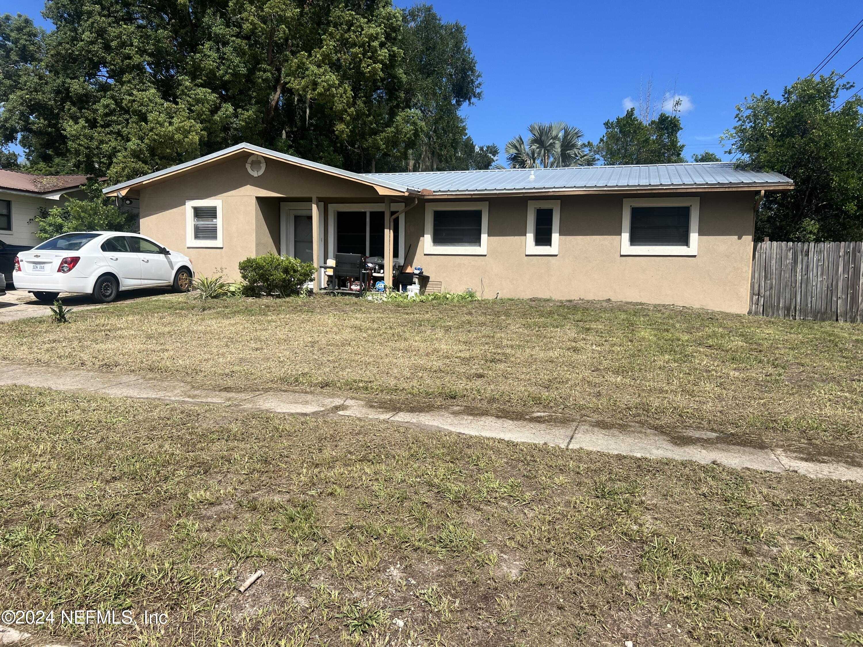 photo 1: 213 MIMOSA Drive, Palatka FL 32117