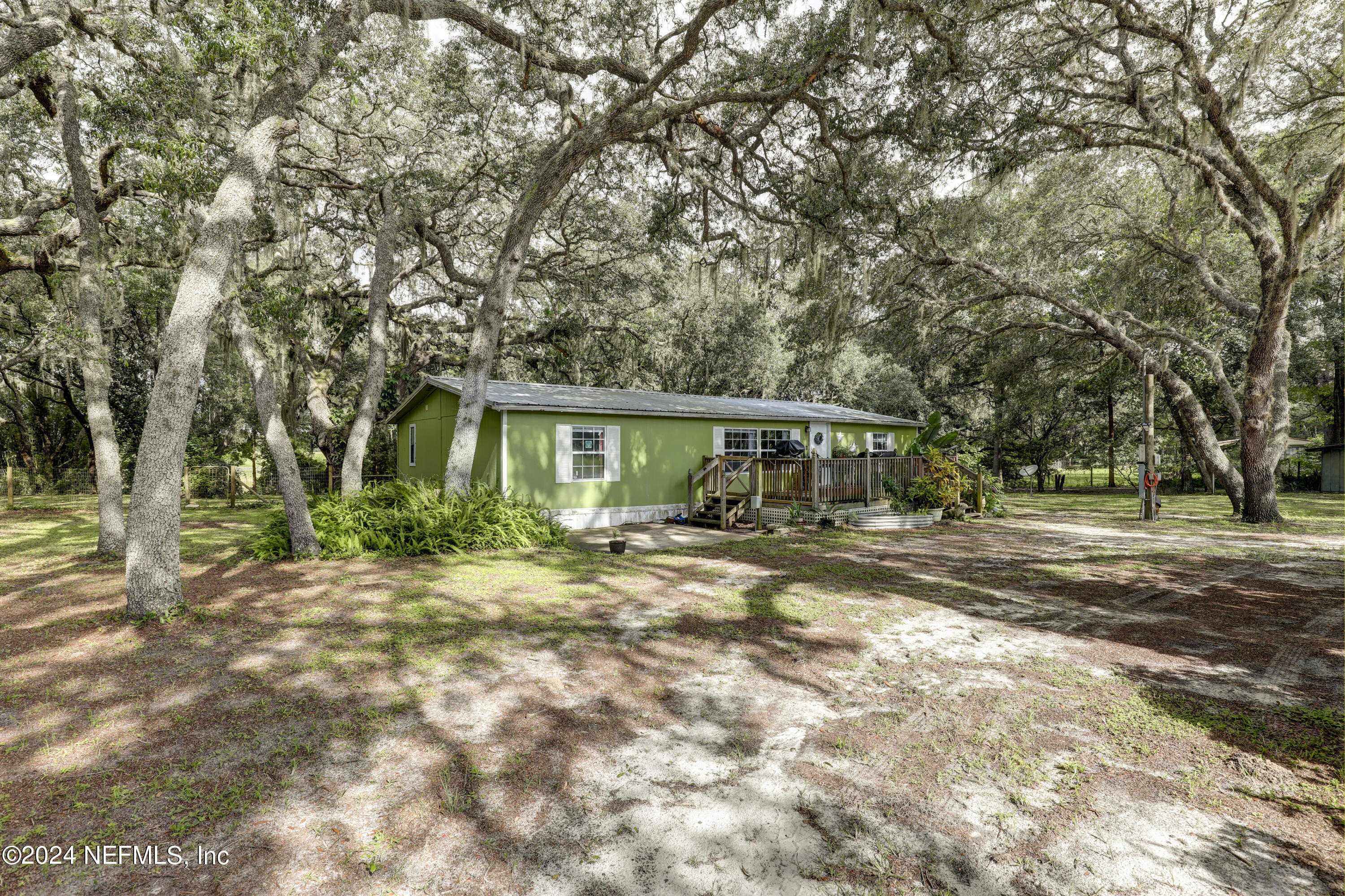 photo 2: 156 KINGFISH Road, Pomona Park FL 32181