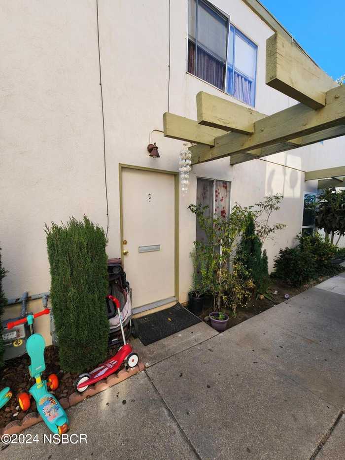 photo 2: 207 E Orchard Street Unit C, Santa Maria CA 93454