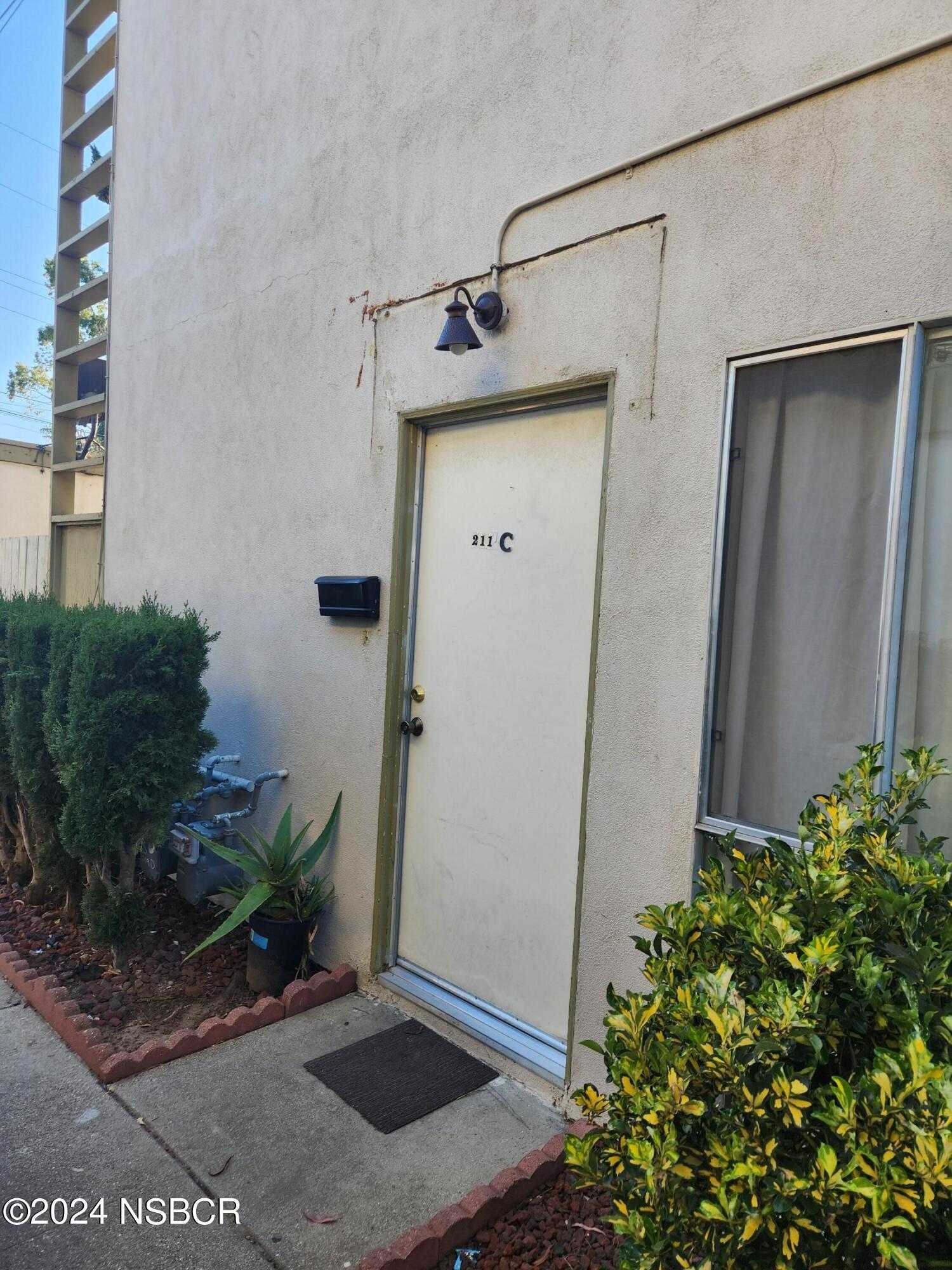 photo 2: 211 E Orchard Street Unit C, Santa Maria CA 93454