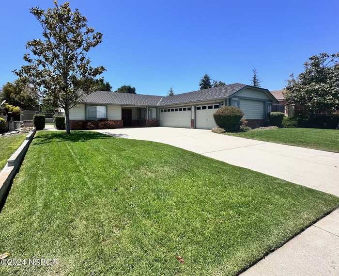 photo 2: 4461 Boardwalk Lane, Santa Maria CA 93455