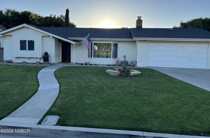 photo 1: 531 Thumbelina Drive, Buellton CA 93427