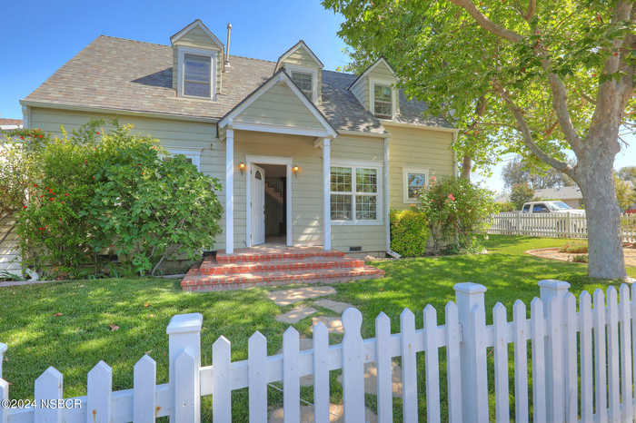 photo 2: 381 5th Street, Solvang CA 93463