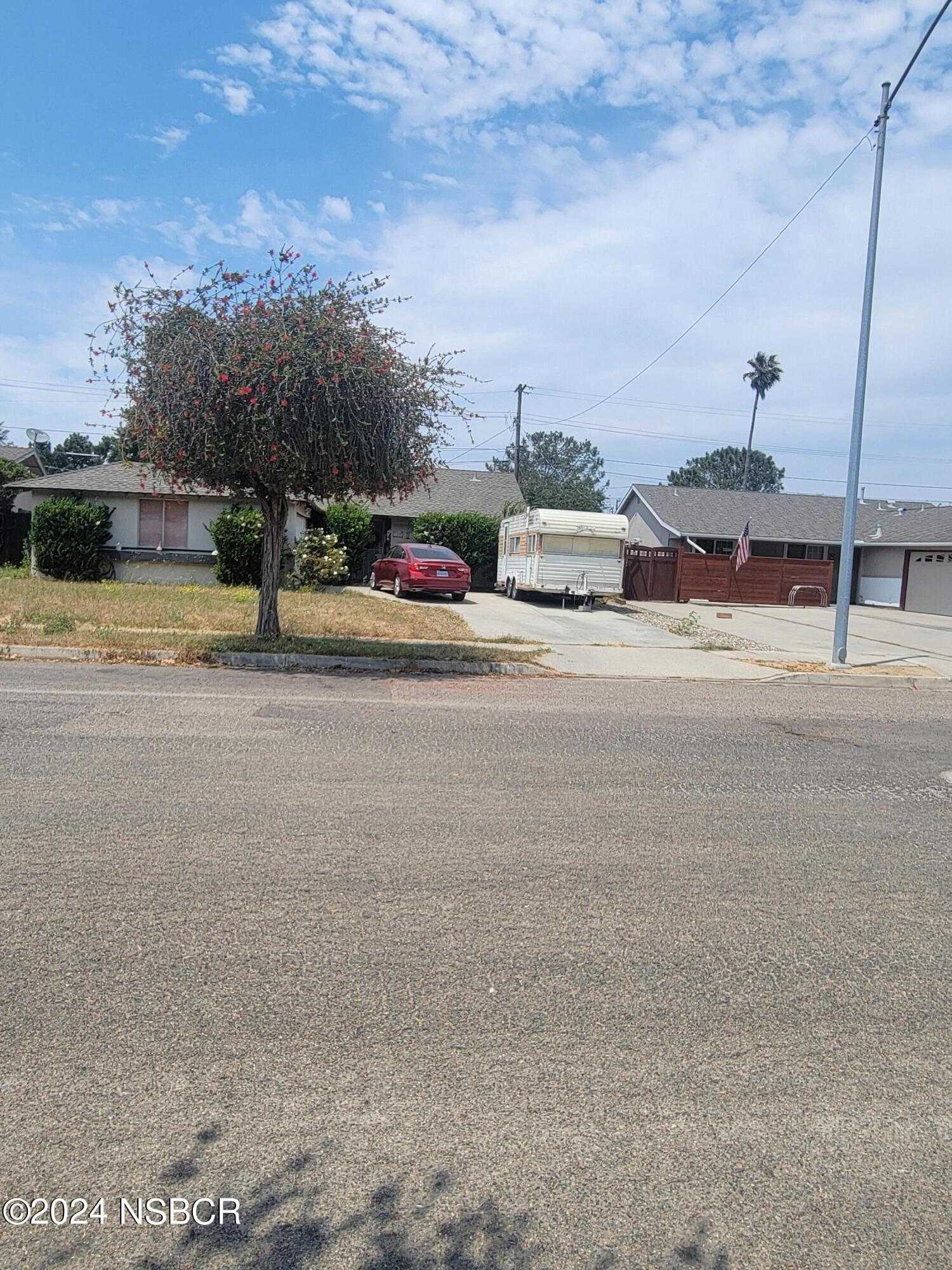 photo 2: 1325 W Loquat Avenue, Lompoc CA 93436