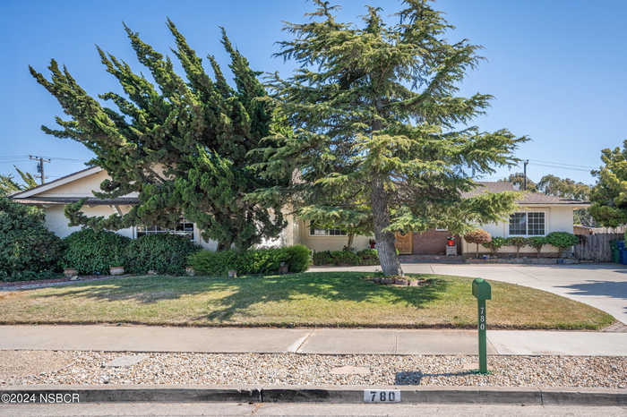 photo 2: 780 Comanche Avenue, Santa Maria CA 93455