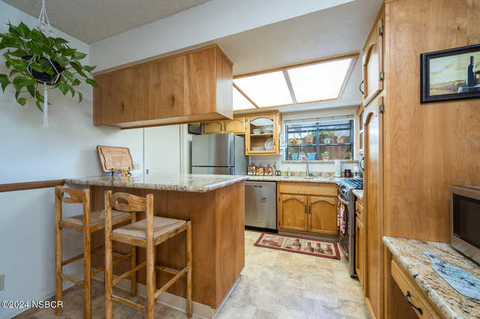 photo 2: 1214 Jessie Court, Santa Maria CA 93454