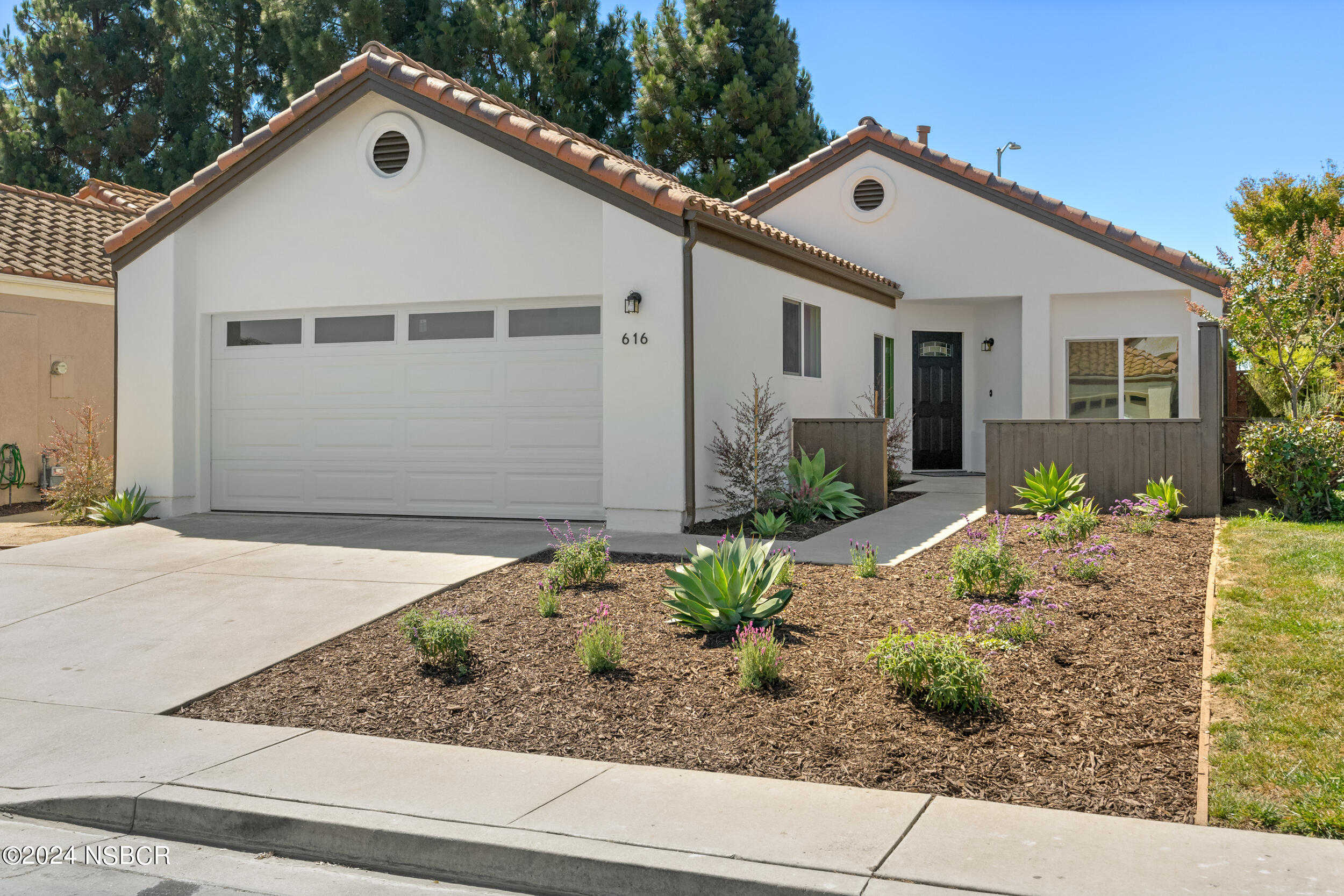 photo 2: 616 Hawthorn Street, Santa Maria CA 93458