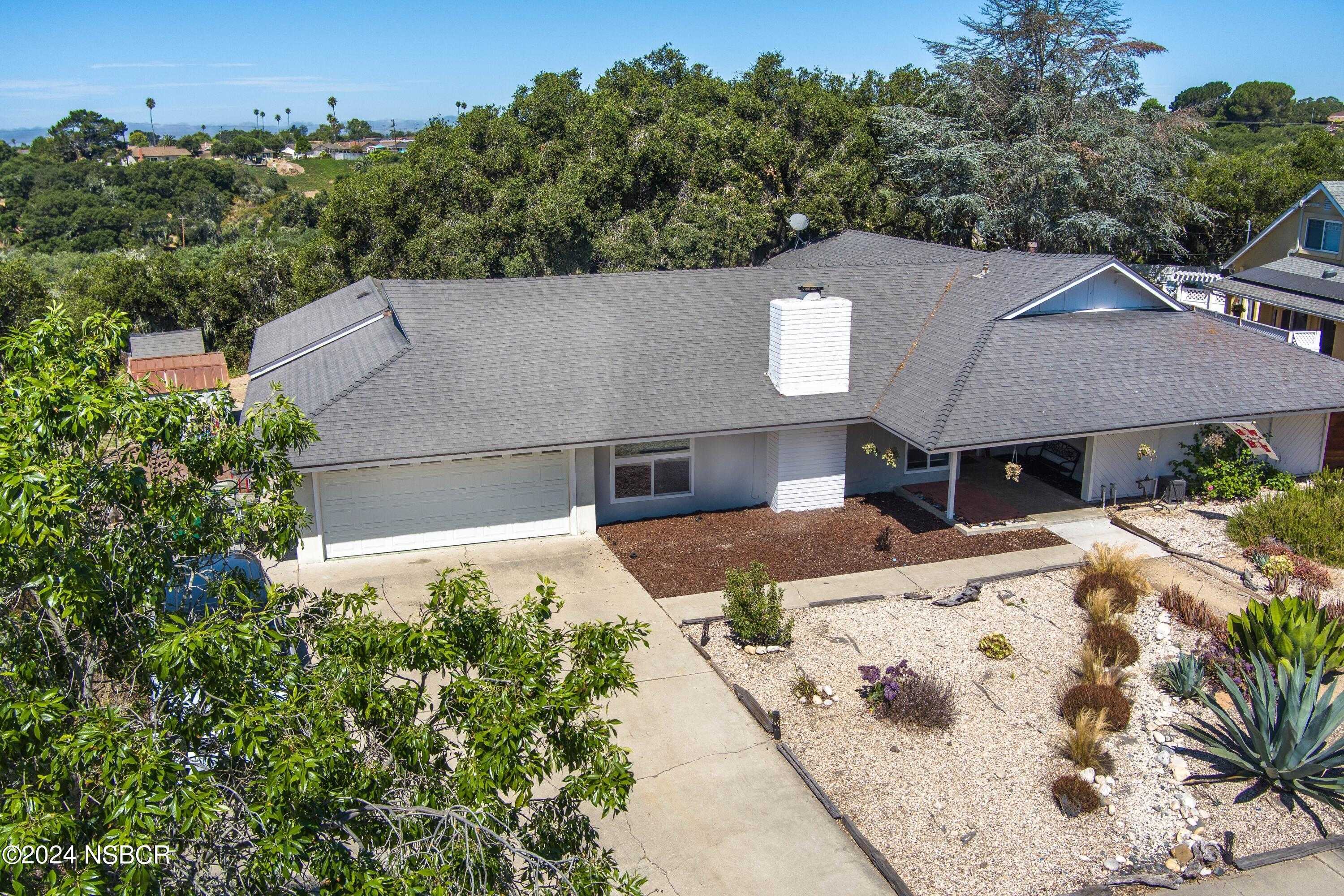 photo 1: 144 Oakmont Avenue, Lompoc CA 93436