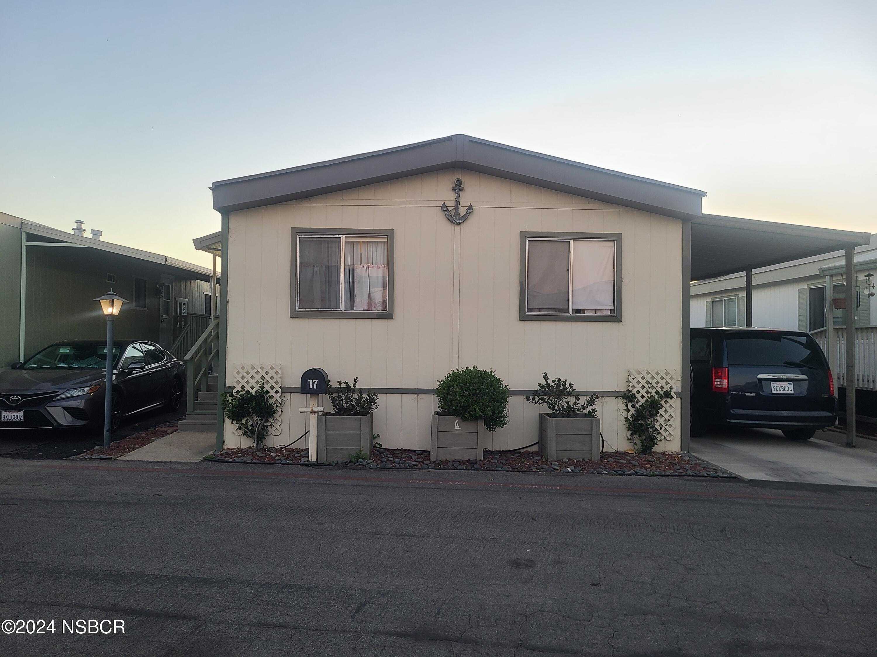 photo 1: 610 E Pine Avenue Unit 17, Lompoc CA 93436