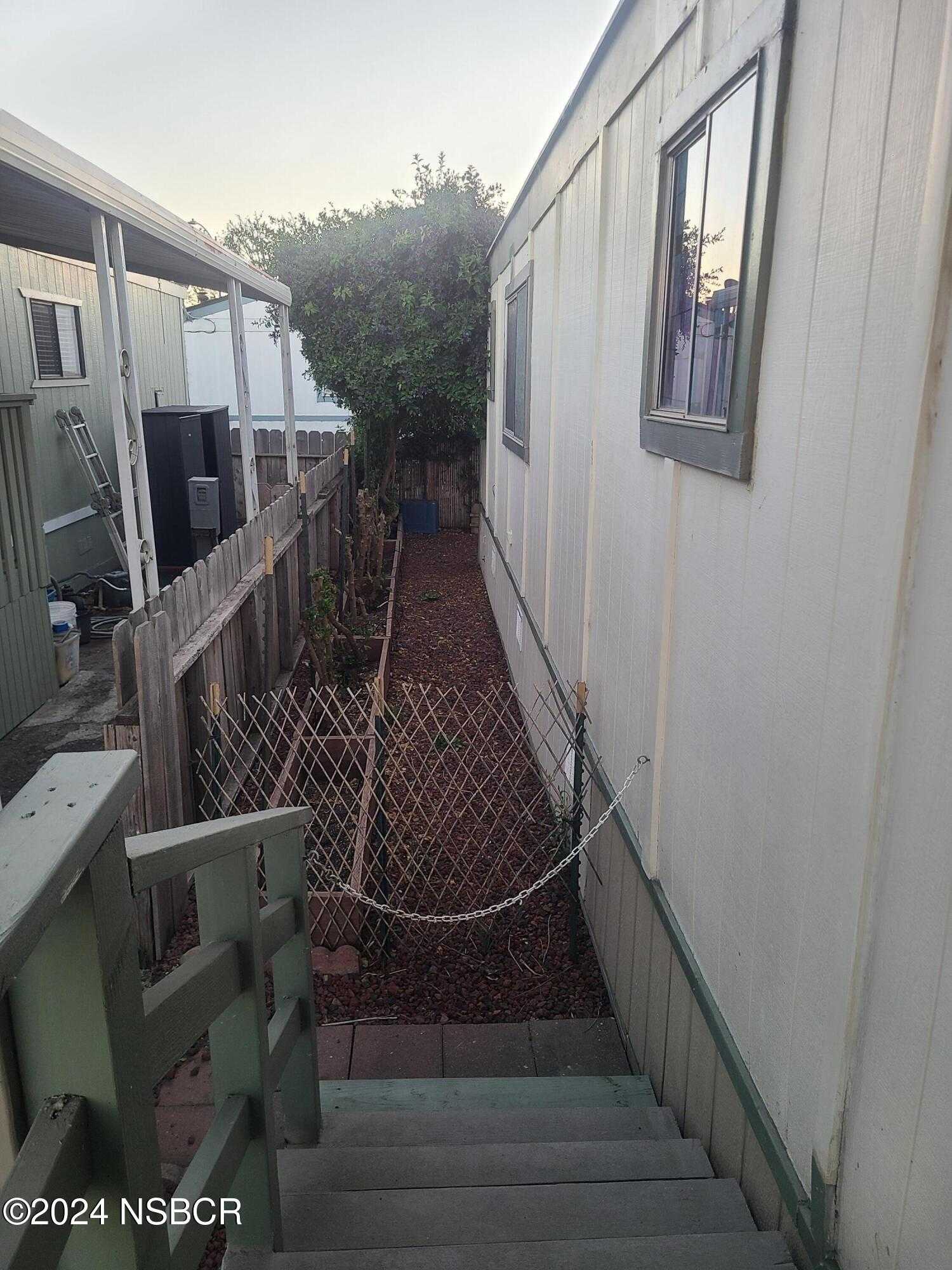 photo 3: 610 E Pine Avenue Unit 17, Lompoc CA 93436