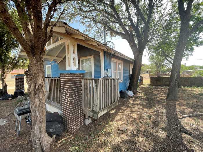 photo 2: 1101 Hickory Street, Sweetwater TX 79556