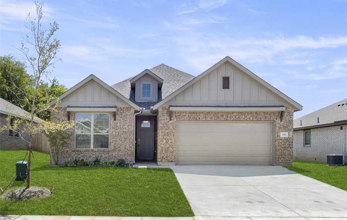 photo 1: 202 Lariat Lane, Valley View TX 76272