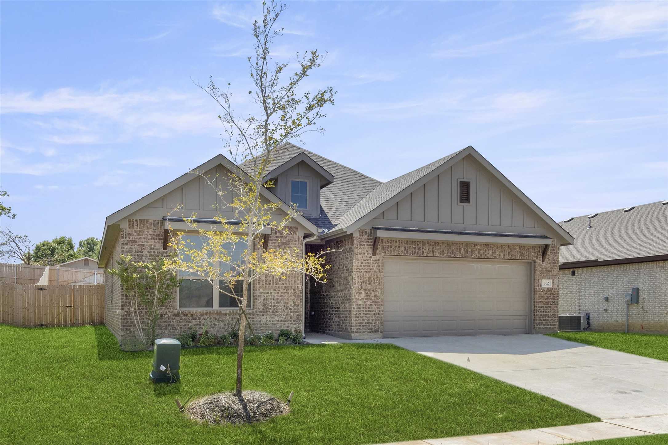 photo 2: 202 Lariat Lane, Valley View TX 76272