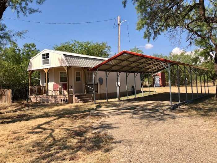 photo 2: 748 Clement Street, Albany TX 76430