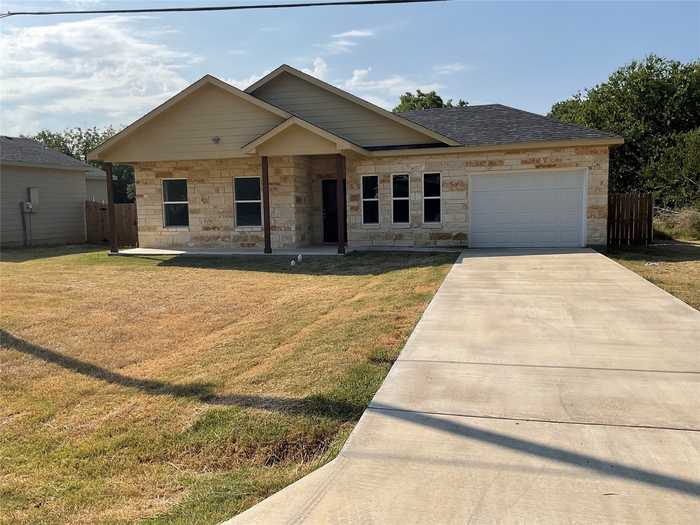 photo 1: 305 SW 6th Street, Kerens TX 75144