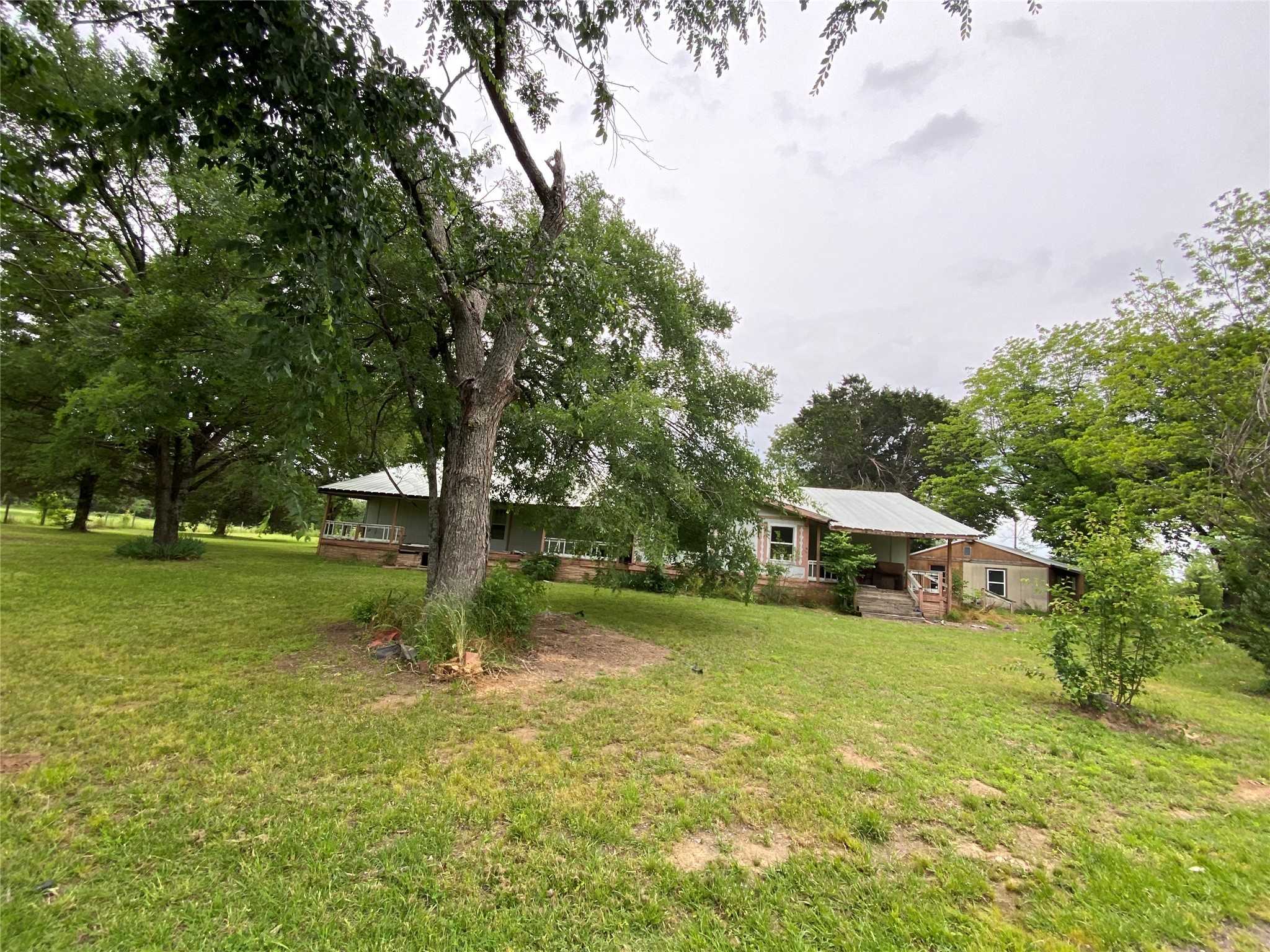 photo 1: 920 Vz County Road 3504, Wills Point TX 75169