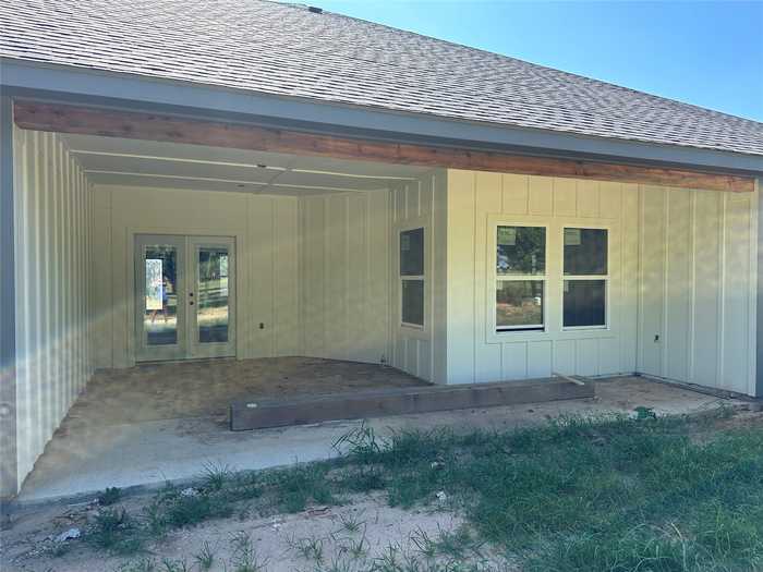 photo 2: 901 Holiday Hills Drive, Mineral Wells TX 76067