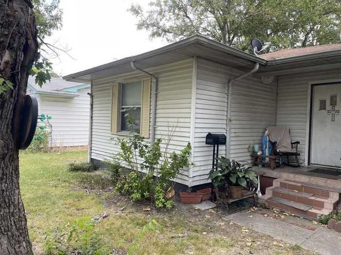 photo 1: 214 E Daugherty Drive, Garland TX 75041